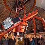 La squadra di ricercatori che lavora allo strumento NIROSETI all'interno della cupola del Lick Observatory. Da sinistra a destra: Remington Stone, Dan Wertheimer, Jérome Maire, Shelley Wright, Patrick Dorval e Richard Treffers. Foto di © Laurie Hatch